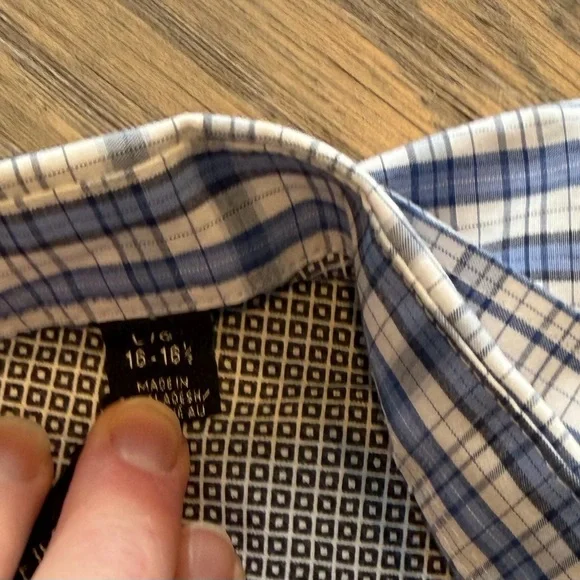 2 Van Heusen Travelers Short Sleeve Shirts Blue Plaid sz Large - Picture 6 of 8